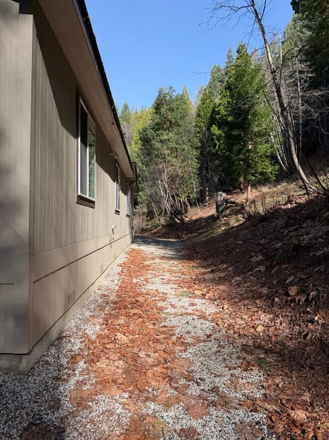 Building Photo - 13345 Pasquale Rd