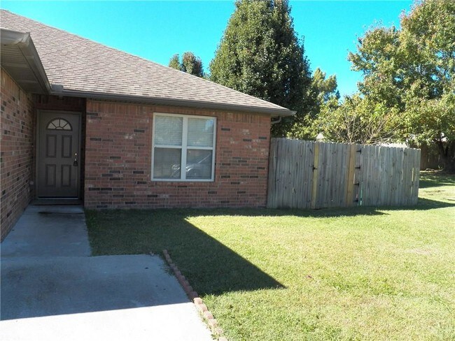Building Photo - 1738 Joshua Pl