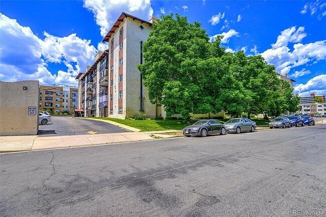 Building Photo - 805 29th St