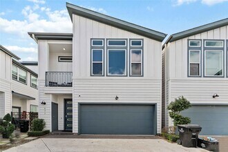 Building Photo - 671 Press St