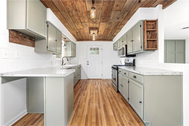 Building Photo - 3110 W Old Farmington Rd