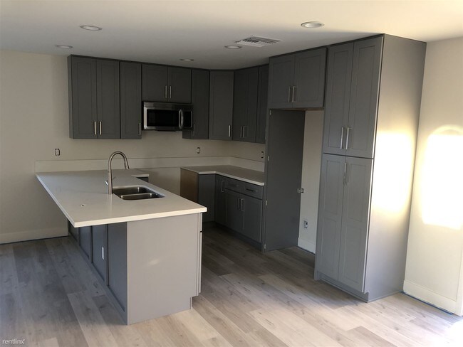 Foto del edificio - 3 br, 2.5 bath House - 730 1/2 Keenan Ave