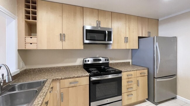 Building Photo - 3525 Lebon Dr