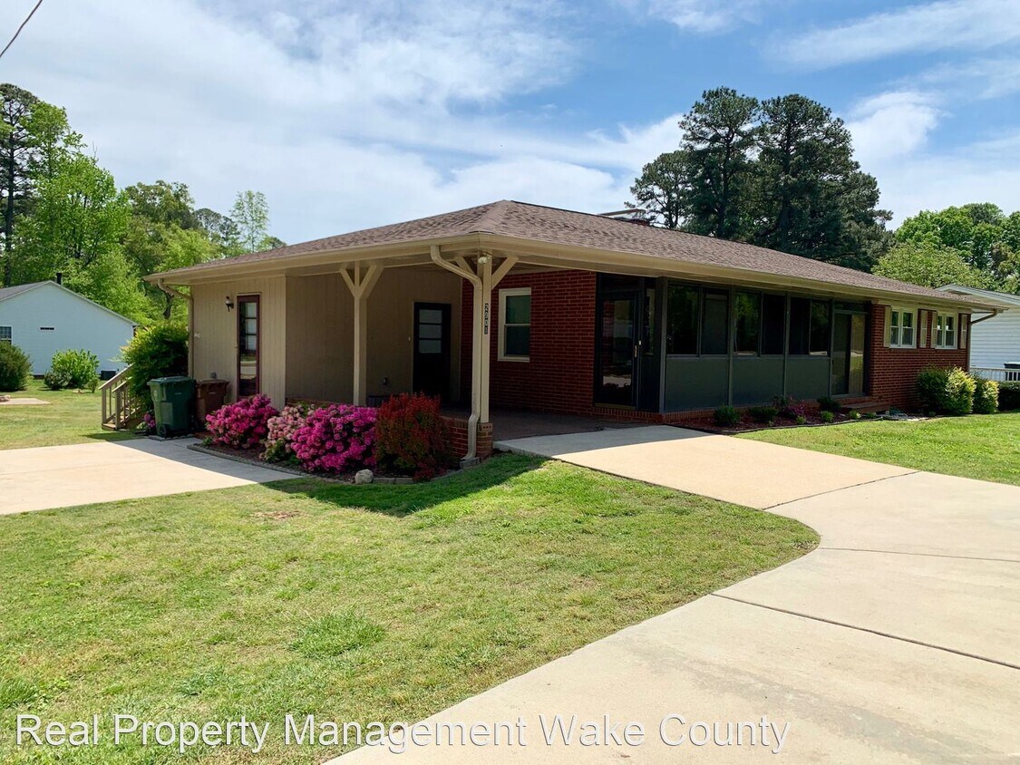 3 br, 2 bath House 2901 Piney Plains Road House Rental in Cary, NC