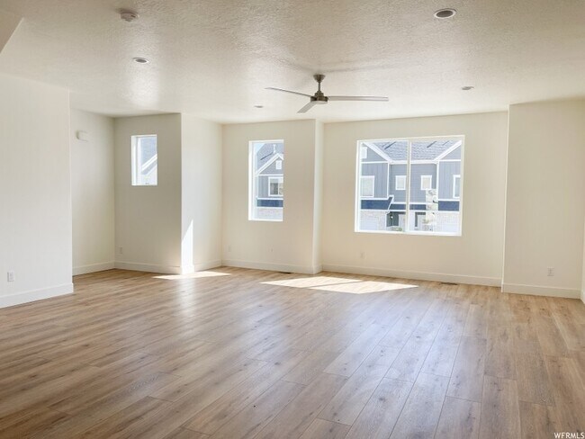 Building Photo - 998 Shadow Brk Ln