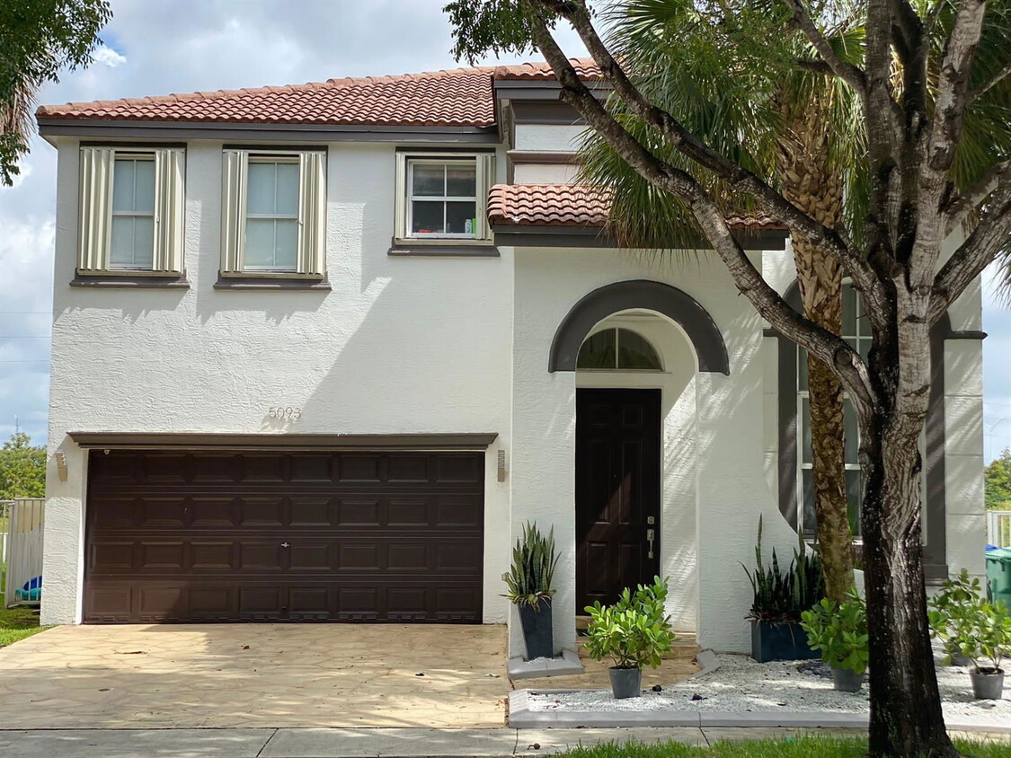 Foto principal - 5093 SW 155th Ave