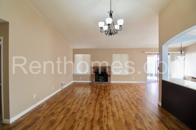 Foto del edificio - 2711 Ridgeside Pl
