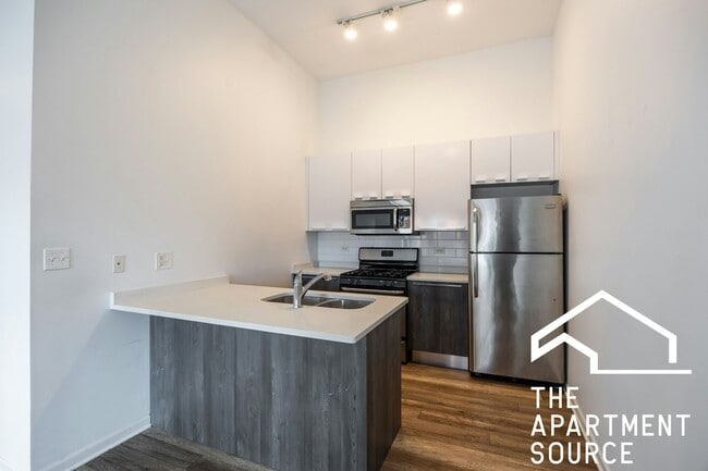 Building Photo - 2700 W North Ave