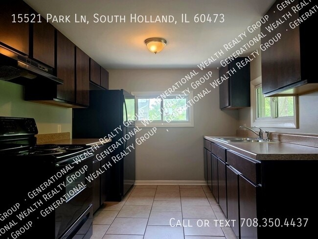 Building Photo - 15521 Park Ln