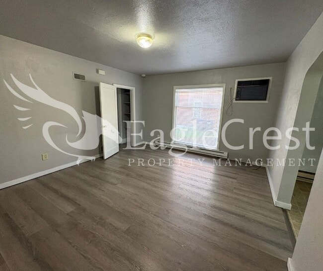 Building Photo - 401SUMACH