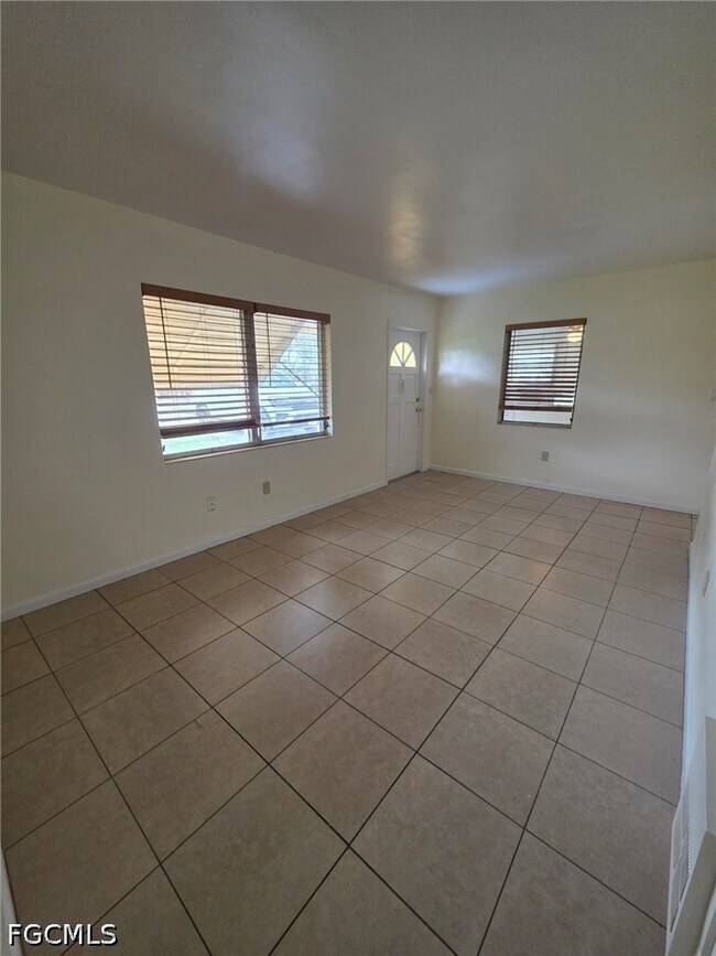 Foto del edificio - 102 Connecticut Rd