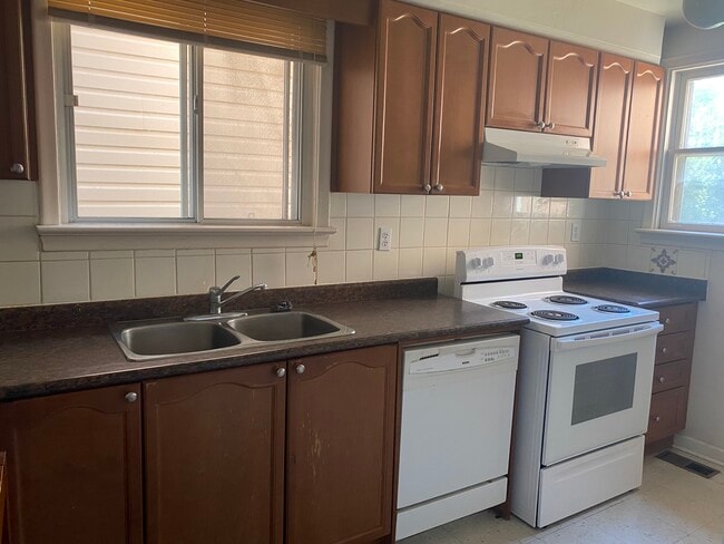 Building Photo - 158 Ashdale Av