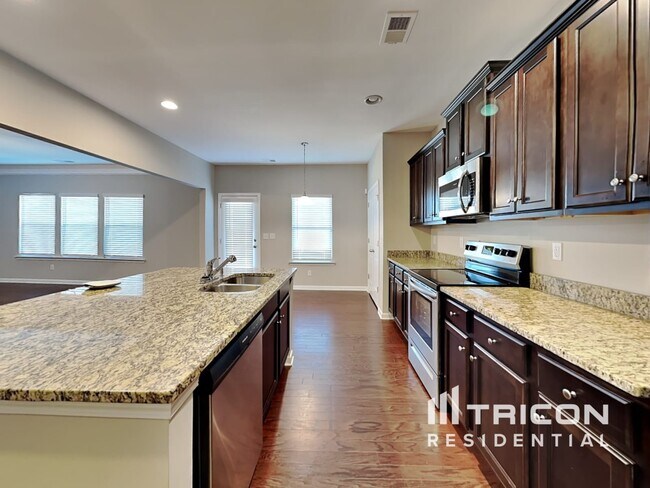 Building Photo - 225 Sableshire Way