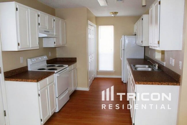 Building Photo - 223 Green Rose Rd