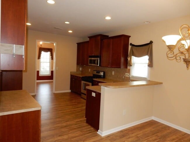 Building Photo - 450 Evans Mill Dr