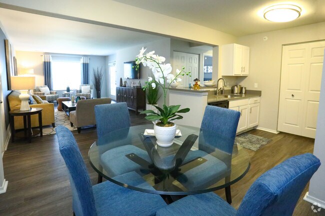 Comedor en apartamento moderno | Las villas en Main Street | Apartamentos Ann Arbor - The Villas at Main Street