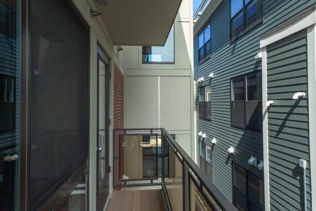 Building Photo - 309 D St