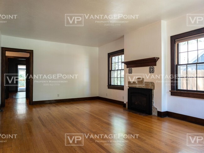 Building Photo - 712 Claude Allouez Terrace