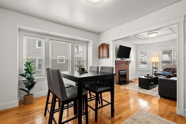 Foto del edificio - 102 Montclair Ave