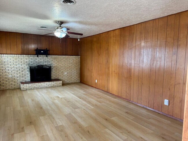 Foto del edificio - Centrally Located 3bed 2bath!