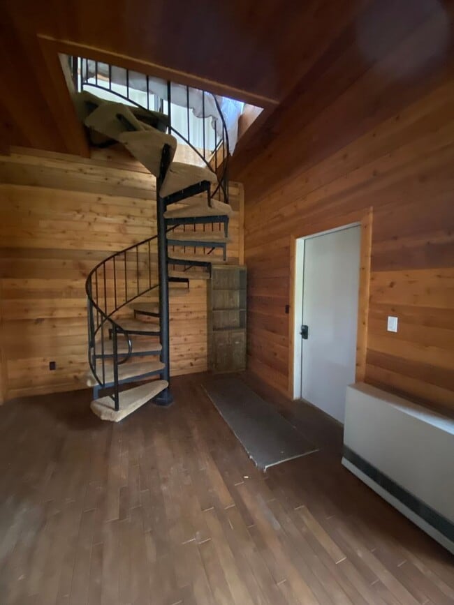 Building Photo - FURNISHED SEASONAL RENTAL