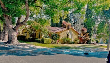 Building Photo - 1002 Hazelwood Ave