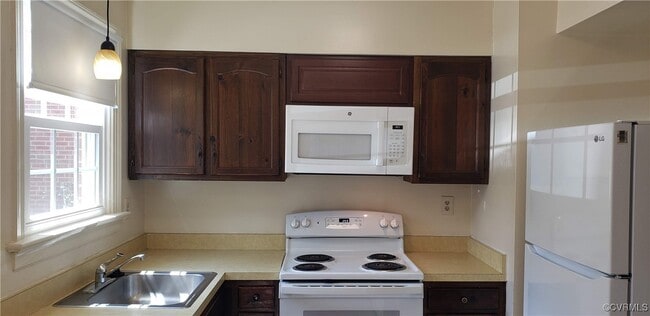 Foto del edificio - 3810 Hermitage Rd