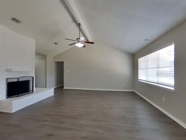 Foto del edificio - 16319 Silver Sky Ln