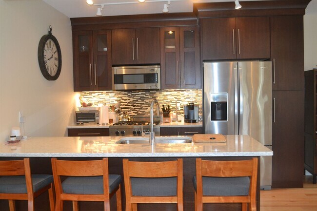 Foto del edificio - 428 Pleasant St