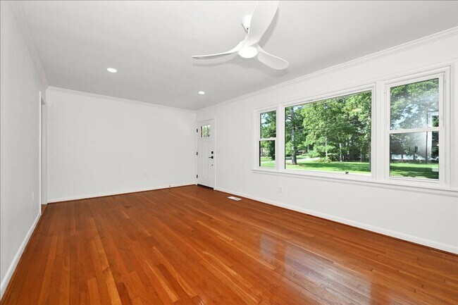 Building Photo - 4 Br, 3 Bath