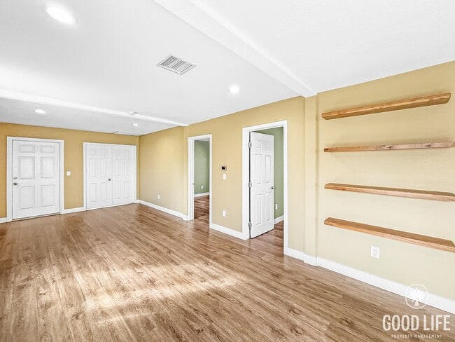 Foto del edificio - Charming 3BD/2BA House in Imperial Beach W/ A/C, W/D, 2-Car Garage, & Grass Backyard!