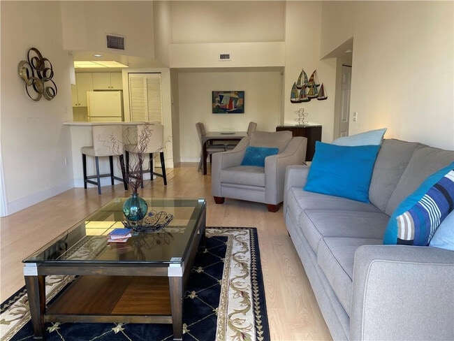 Building Photo - 2021 SE 10th Ave