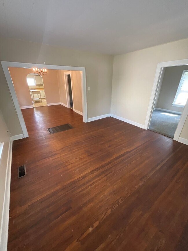 Foto del edificio - *** AVAILABLE AUGUST 2027 *** 3 Bedroom, 2 Bath House