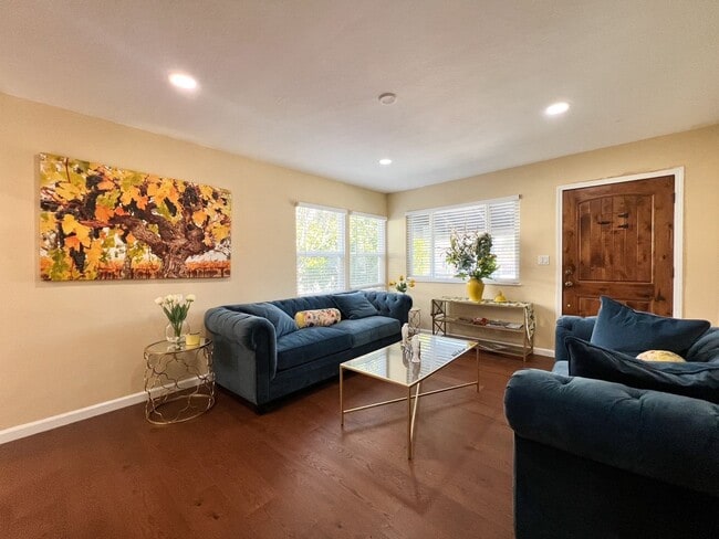 Building Photo - Beautifully Updated, Fully Furnished Napa Home Near Downtown
