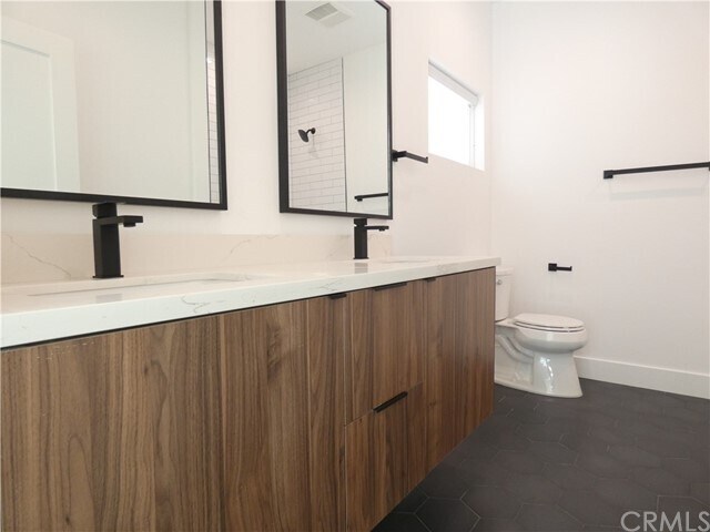 Building Photo - 10815 Hortense St