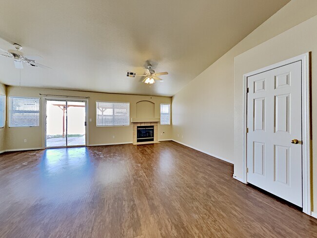 Building Photo - 918 Blue Arroyo Dr