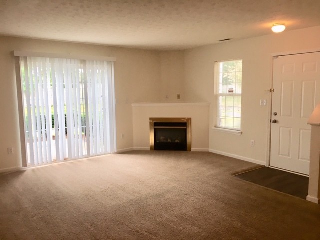Foto del edificio - PENDING- Spacious Condo in Pike Township!