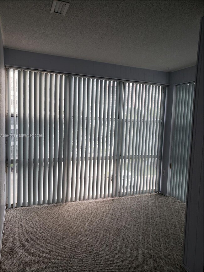 Foto del edificio - 200 177th Dr