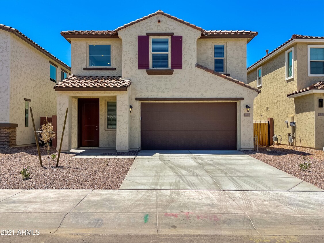 Foto principal - 8847 Fleetwood Ln