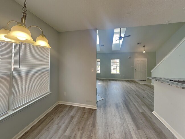 Foto del edificio - 6758 Whitten Pine Dr