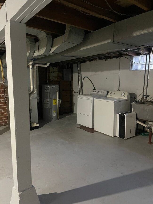 Building Photo - Frederic St