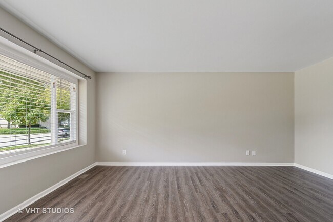 Building Photo - 92 Circle Dr W