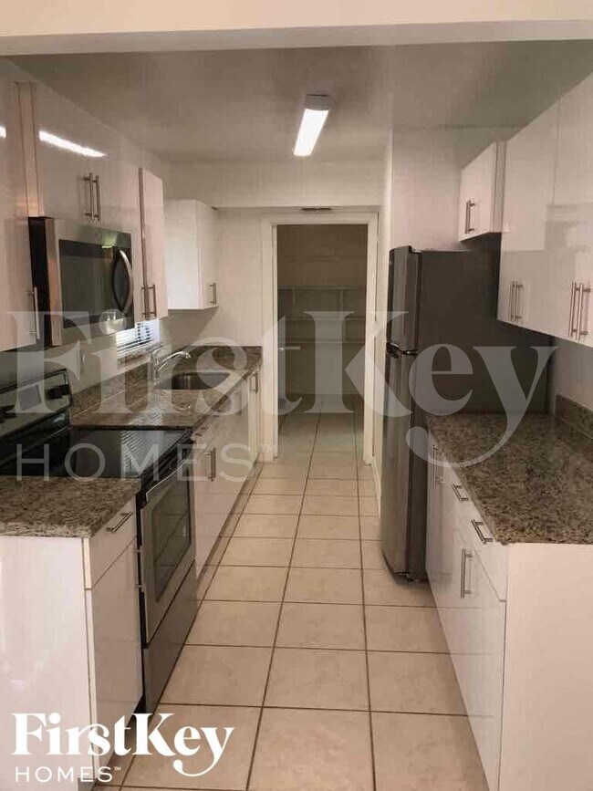 Foto del edificio - 844 Date Palm Dr