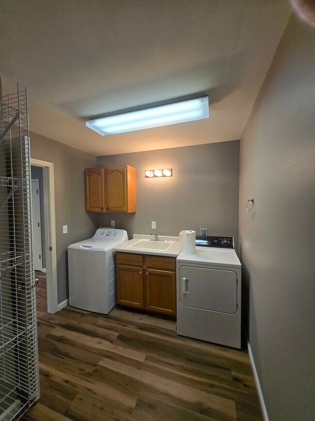 laundry - 490 Ellefson St