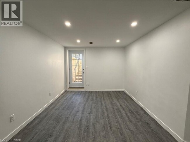 Building Photo - 25 Mohawk St