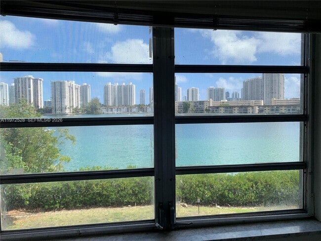 Foto del edificio - 2861 Leonard Dr