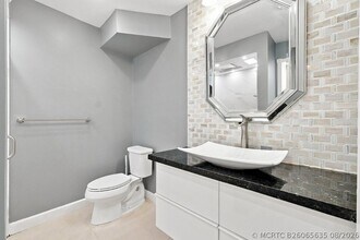 Building Photo - 3017 N Oakland Forest Dr
