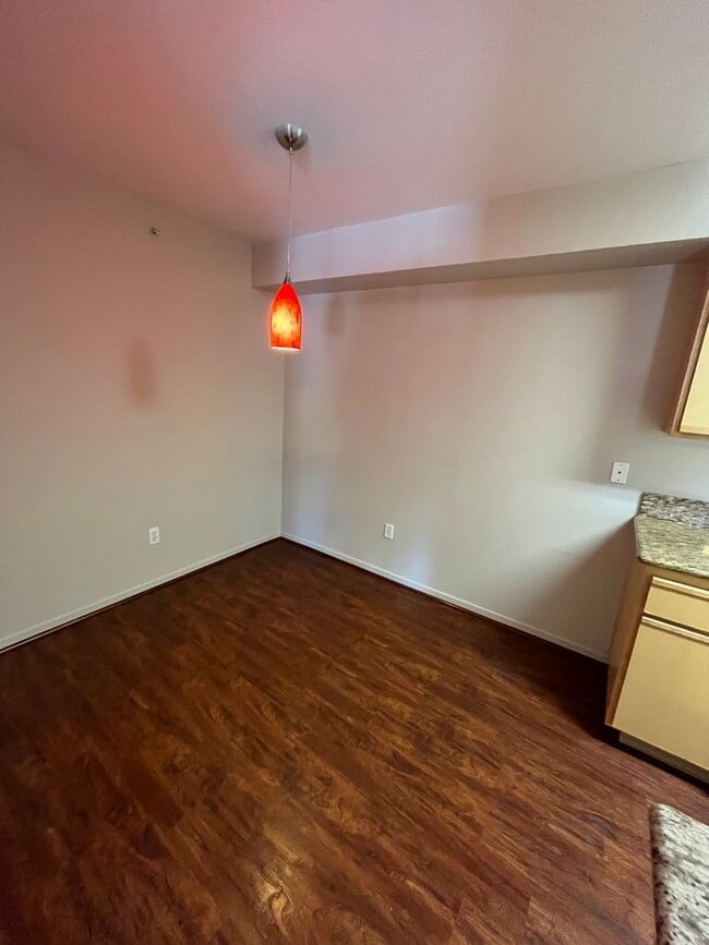 Building Photo - J2049