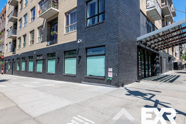 Building Photo - 73 Montrose Ave