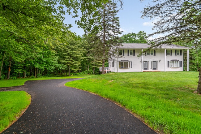 Building Photo - 352 Mammoth Rd
